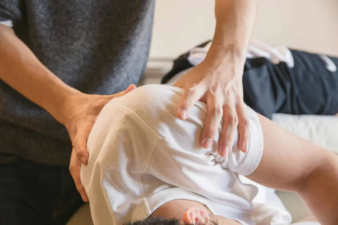 Rehabilitacja domowa: Ceny (150-300 zł), NFZ i jak wybrać?